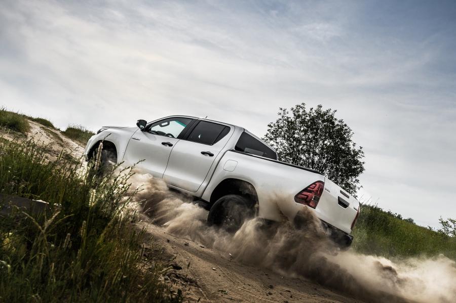  Toyota Hilux Double Cab Exclusive Black 2019 года  (CIS) (фото 2 из 6)